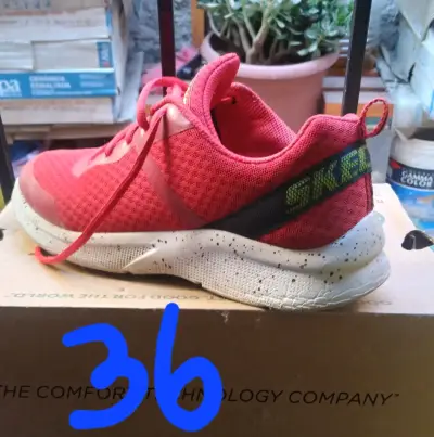 Zapatillas y zapatos de fútbol con su talla - miniatura 5