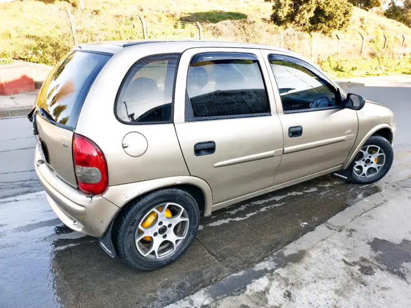 Chevrolet Corsa 2006 en buen estado - 1