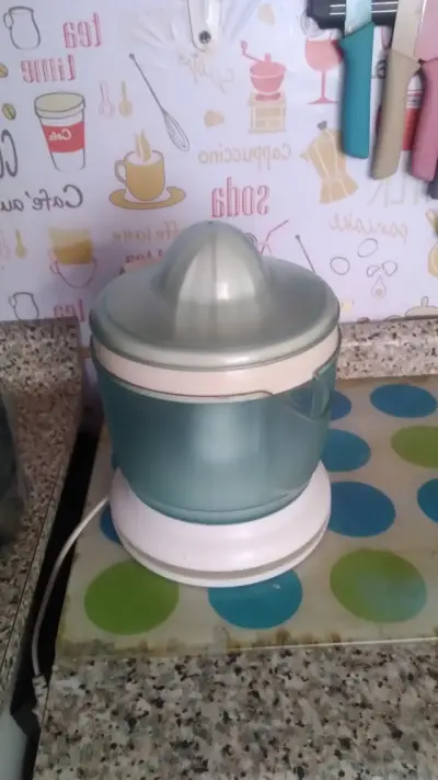 Cafetera eléctrica de goteo en buen estado - miniatura 2