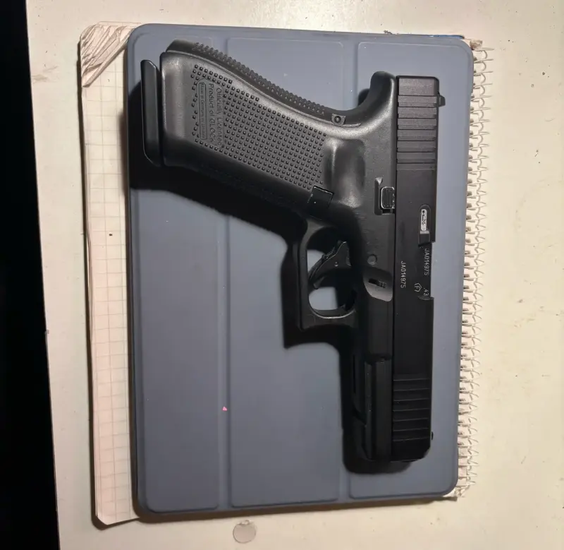 Pistola de aire comprimido Umarex con accesorios - 2