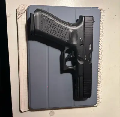 Pistola de aire comprimido Umarex con accesorios - miniatura 2