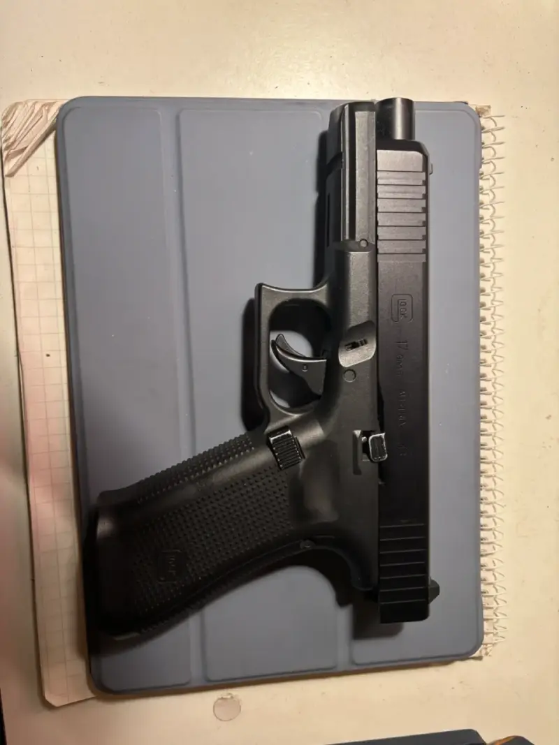 Pistola de aire comprimido Umarex con accesorios - 3