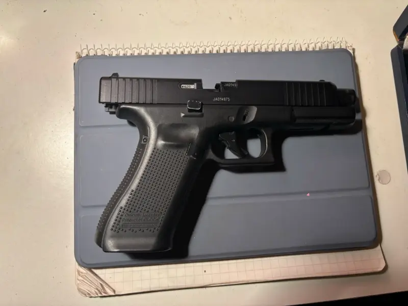 Pistola de aire comprimido Umarex con accesorios - 4