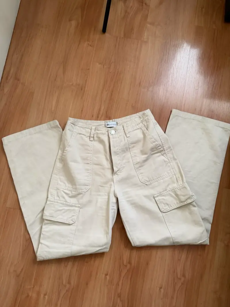 Pantalones cargo beige ZARA - 1