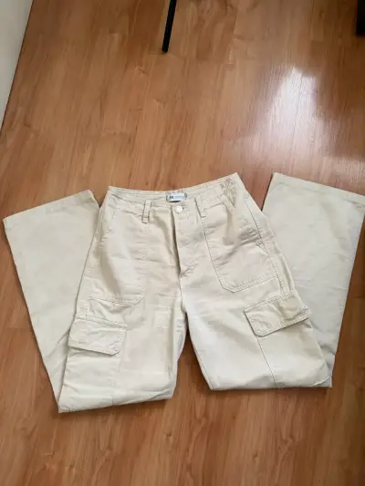Pantalones cargo beige ZARA - miniatura 1
