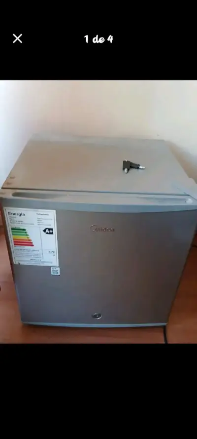 Mini refrigerador Midea compacto con llave - miniatura 1