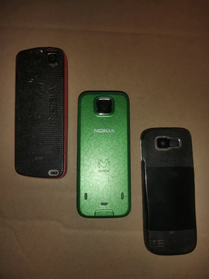 Lote de 3 celulares Nokia antiguos - 2