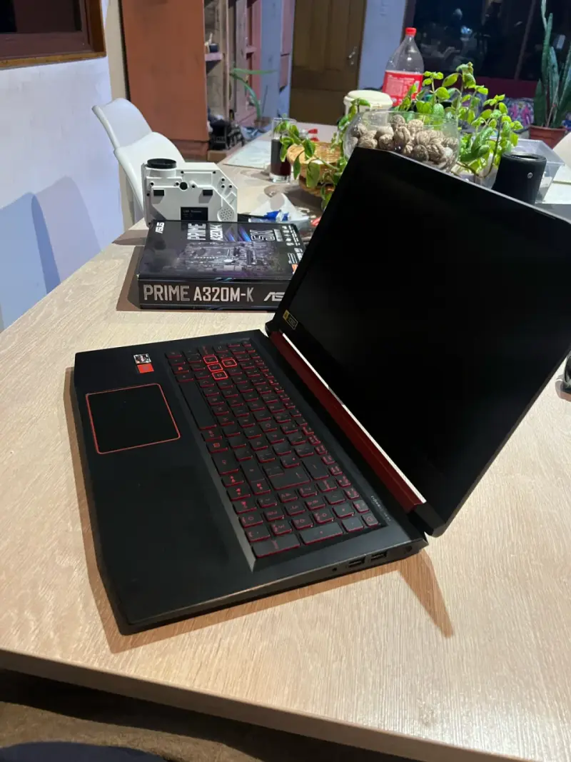 Laptop Acer Nitro 5 con pantalla Full HD - 3