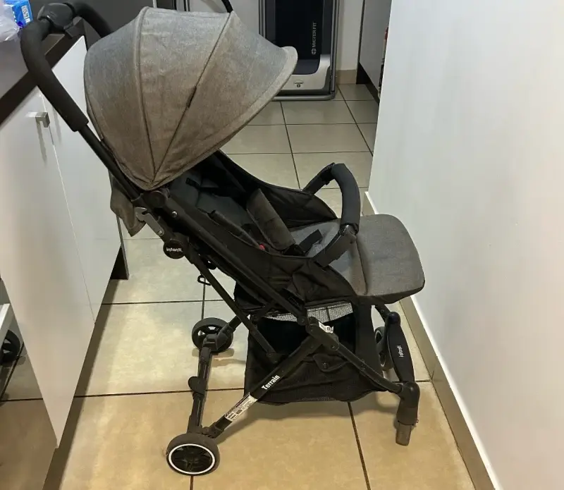 Coche de paseo Infanti Ternix gris plegable