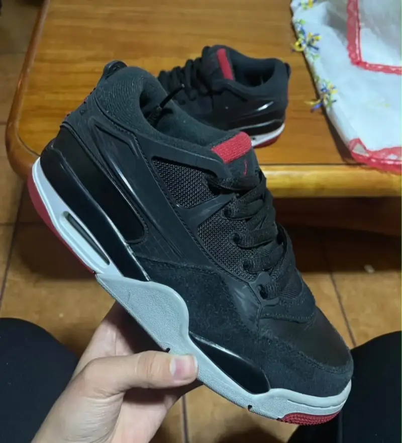 Zapatillas deportivas negras con detalles rojos - 3