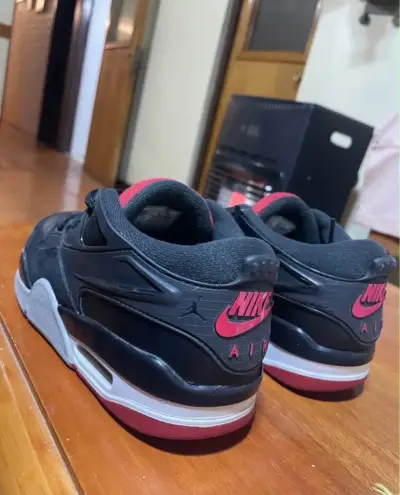 Zapatillas deportivas negras con detalles rojos - miniatura 5