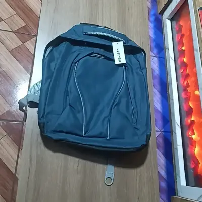 Mochila escolar azul con múltiples compartimentos - miniatura 1
