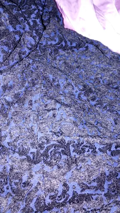 Vestido largo azul oscuro con detalles brillantes - miniatura 2