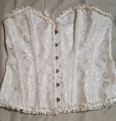 Corset blanco de encaje elegante - miniatura 1