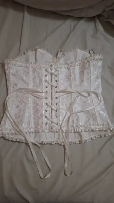 Corset blanco de encaje elegante - miniatura 3