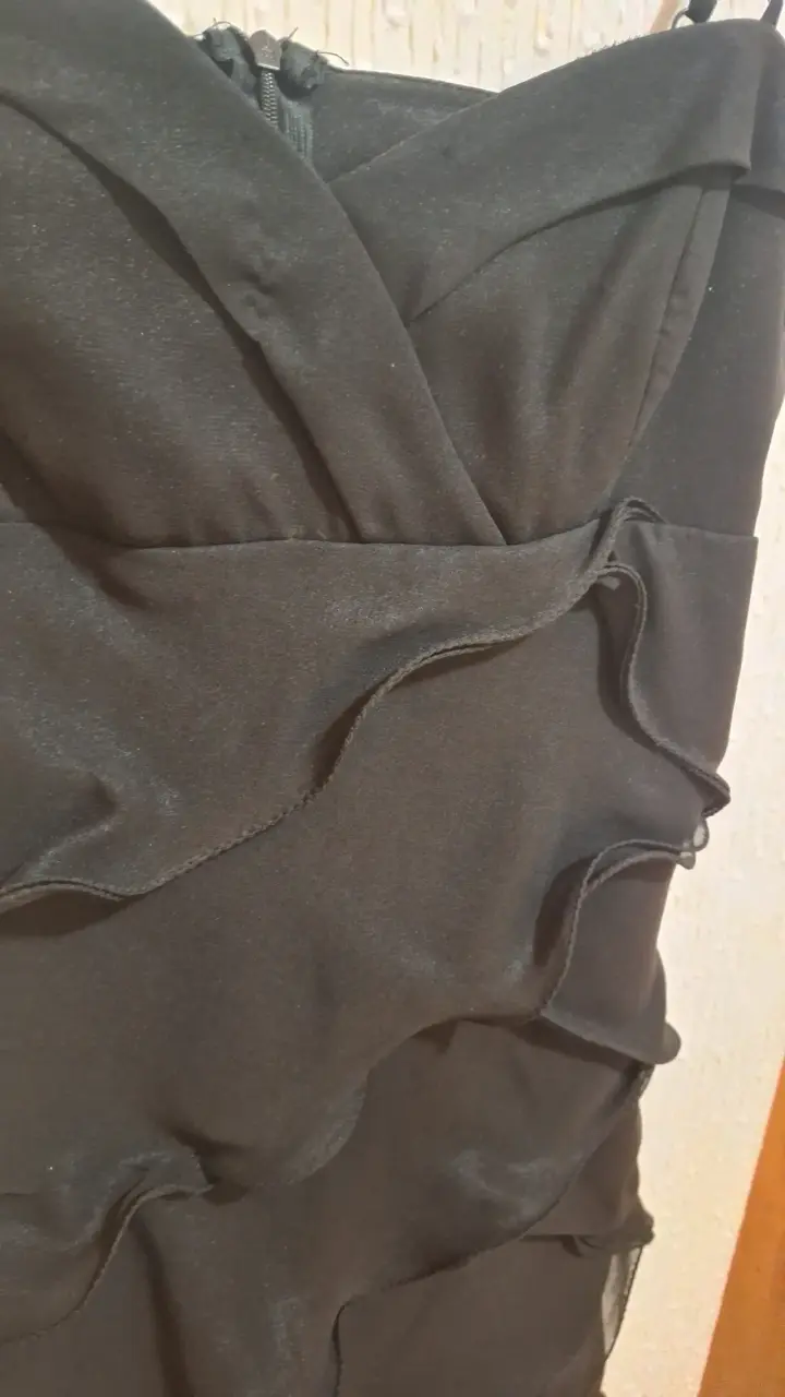 Vestido negro de fiesta con volantes - 4