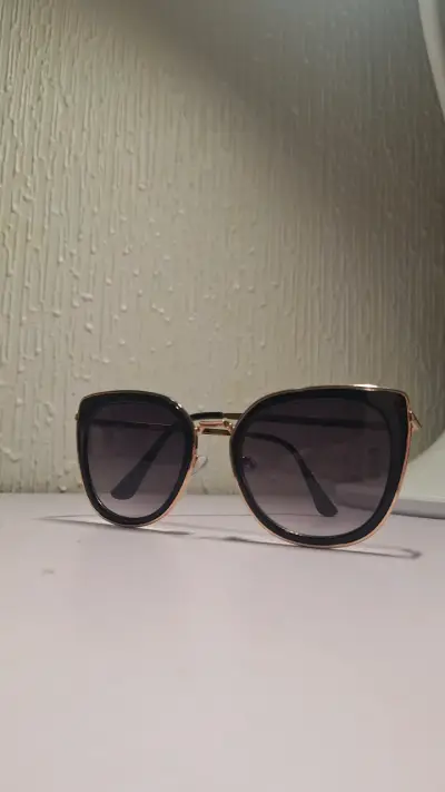 Gafas de sol ALDO cat eye doradas - miniatura 1