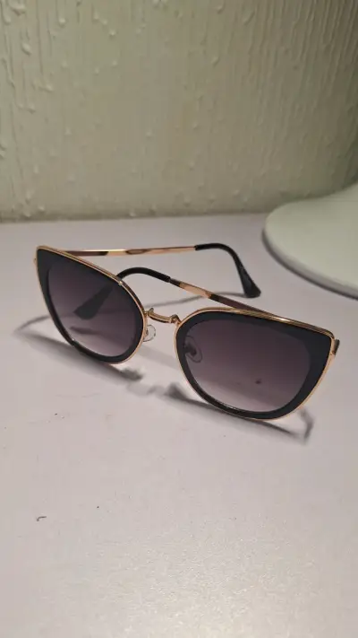 Gafas de sol ALDO cat eye doradas - miniatura 3