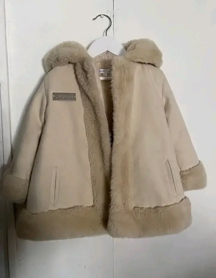 Abrigo de invierno para niña con capucha