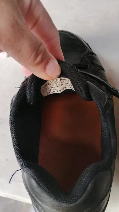 Zapatos escolares negros con velcro - miniatura 3
