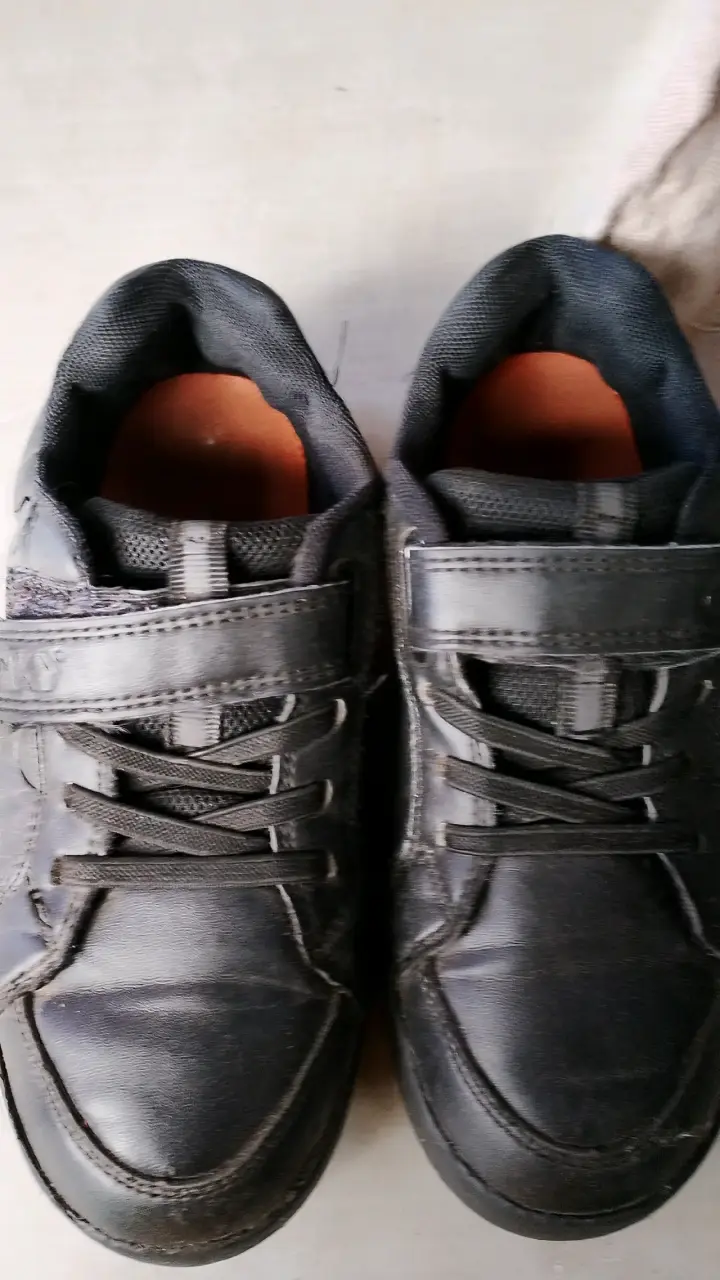 Zapatos escolares negros con velcro - 4