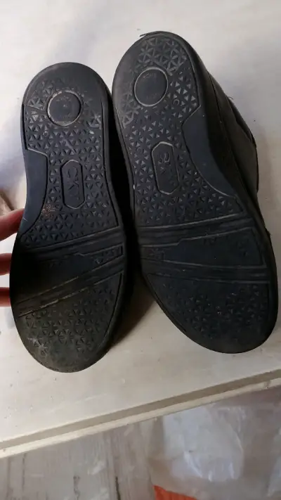 Zapatos escolares negros con velcro - miniatura 5