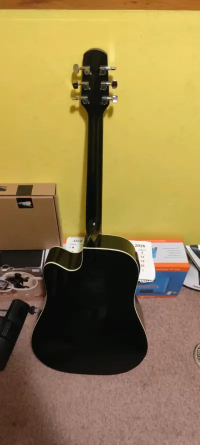 Guitarra acústica negra Walden en buen estado - miniatura 4