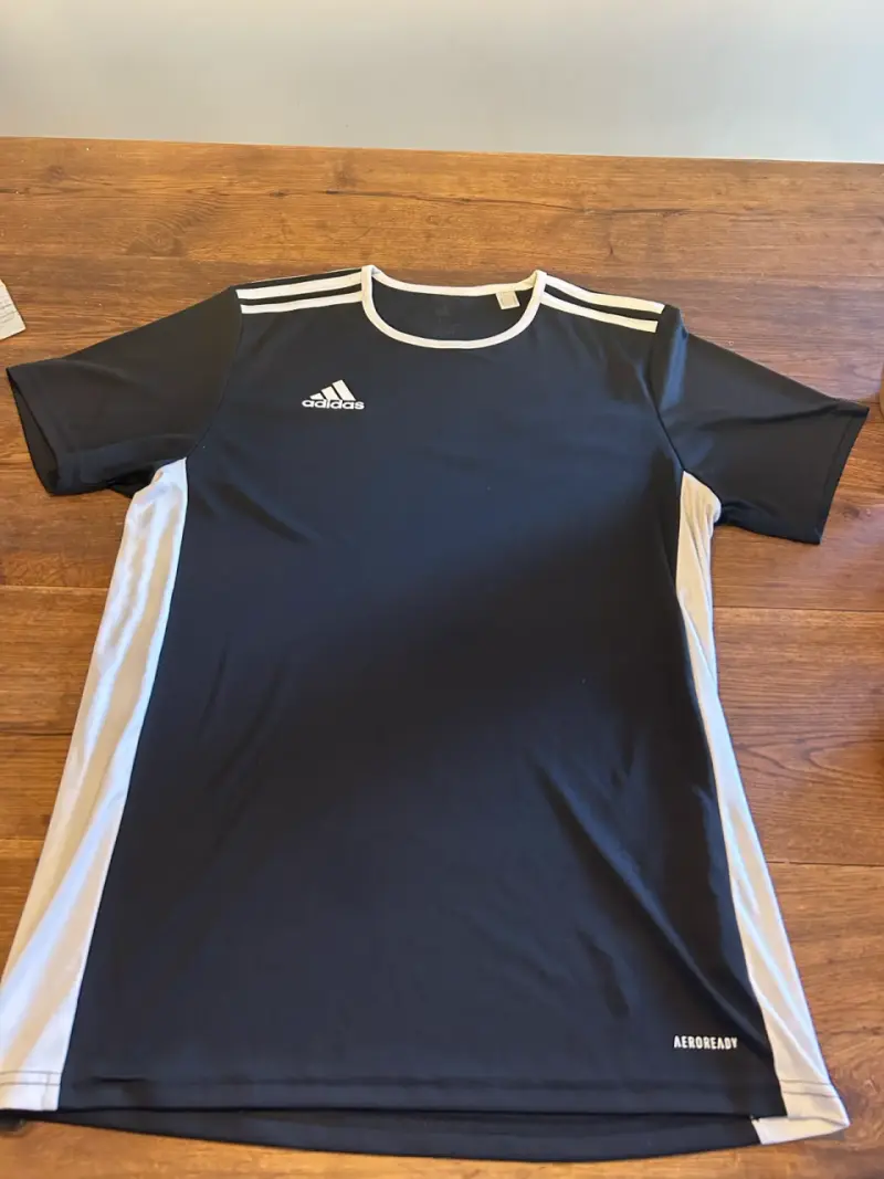 Polera deportiva Adidas - 1