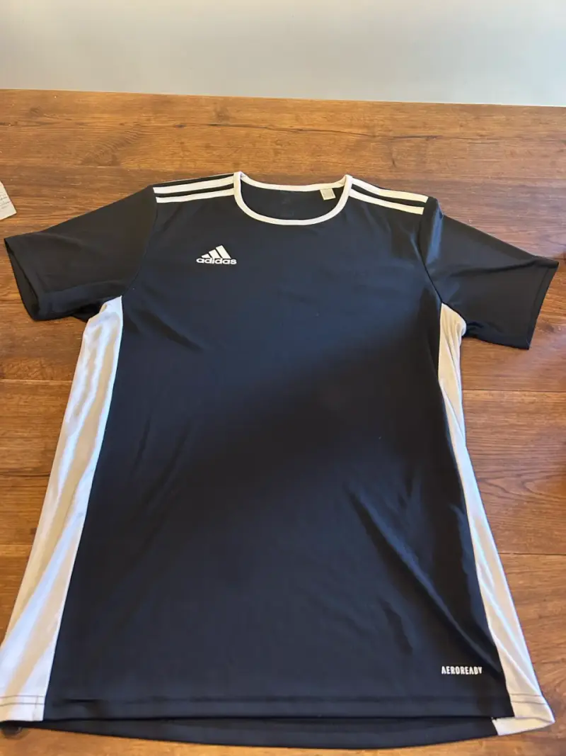 Polera deportiva Adidas - 2
