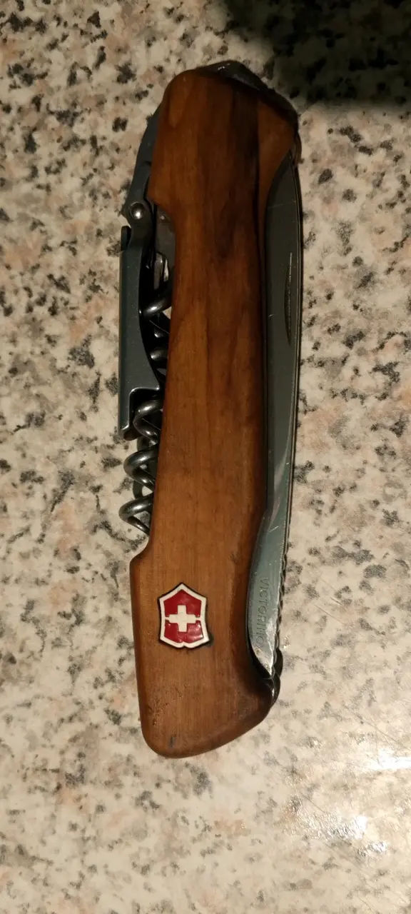 Navaja suiza Victorinox de madera - 2