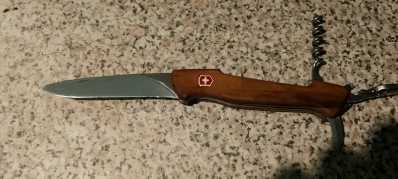 Navaja suiza Victorinox de madera - 3