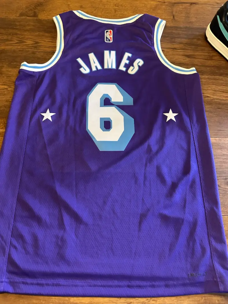 Camiseta NBA Lakers Morada Nike Talla M - 2