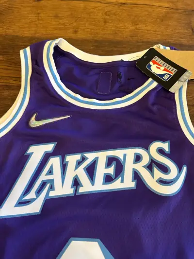 Camiseta NBA Lakers Morada Nike Talla M - miniatura 4