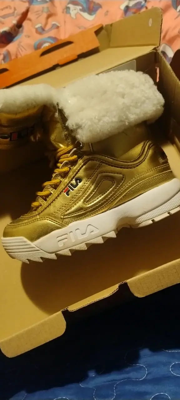 Zapatillas Fila doradas con forro de lana 29 1/2 - 1