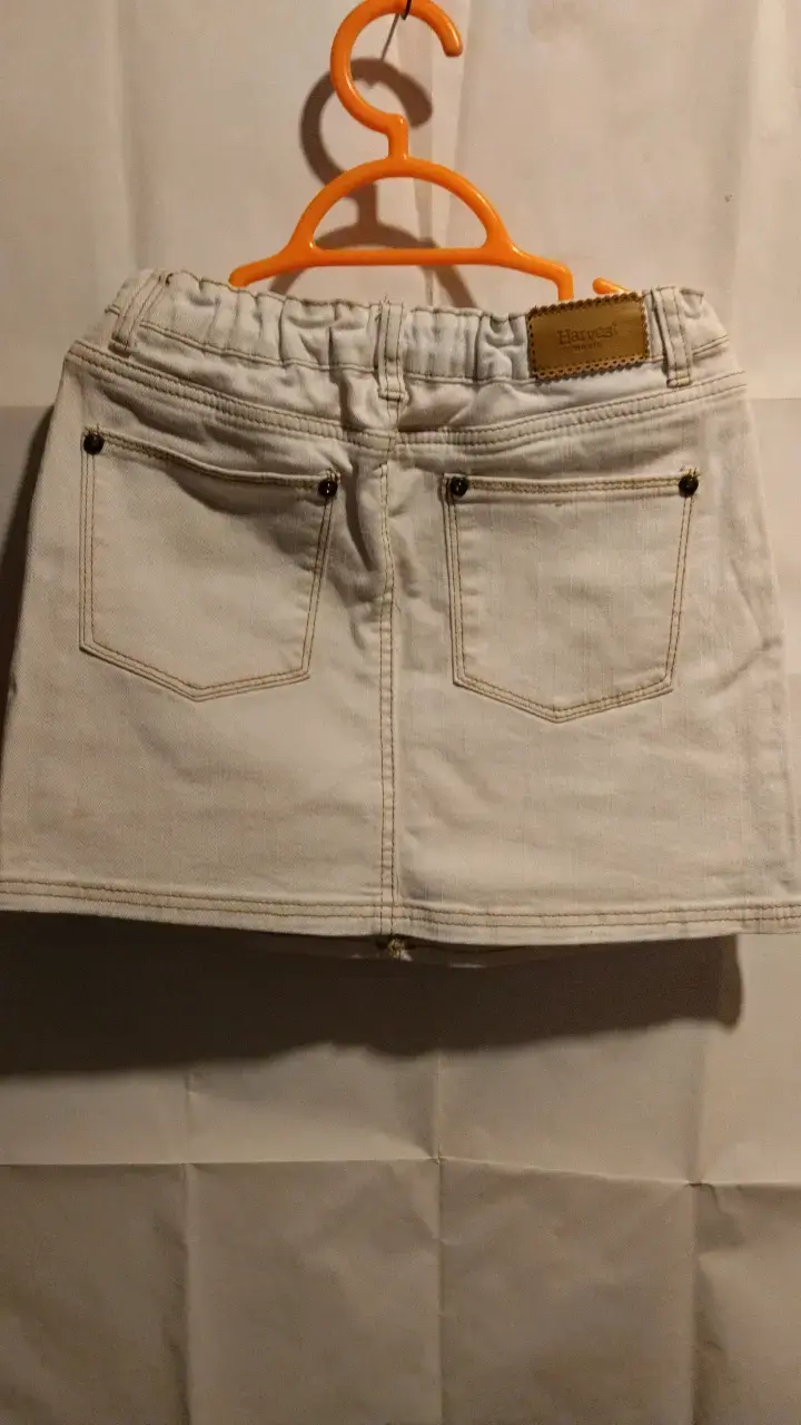 Falda de mezclilla blanca con tachas - 2
