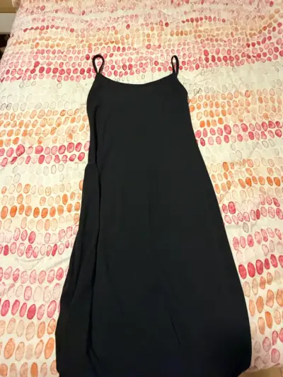 Vestido negro de tirantes para mujer - miniatura 1