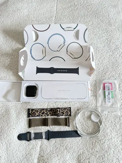 Apple Watch SE  2 GPS Negro 40MM nada de uso. - miniatura 1