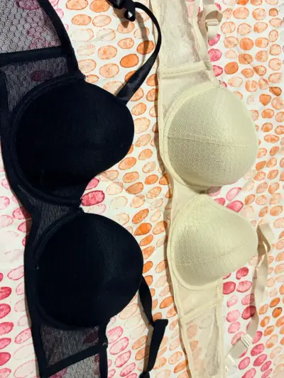 Set de sostenes negro y beige con encaje - miniatura 1