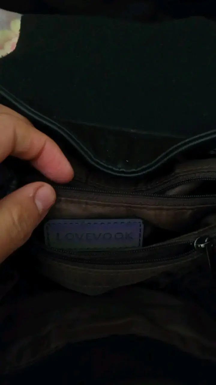 Mochila geométrica holográfica moderna - 2