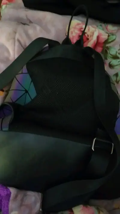 Mochila geométrica holográfica moderna - miniatura 3