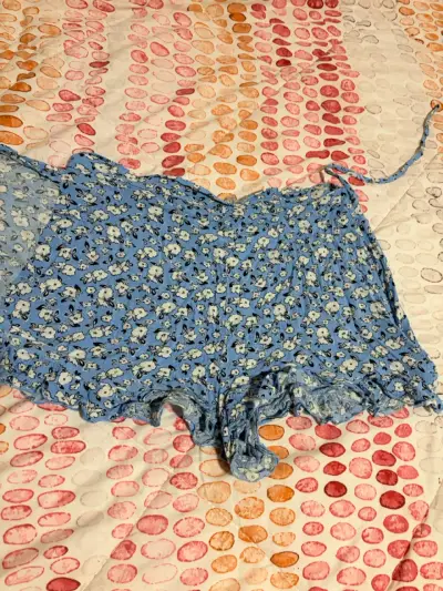 Short azul floral con cierre - miniatura 2