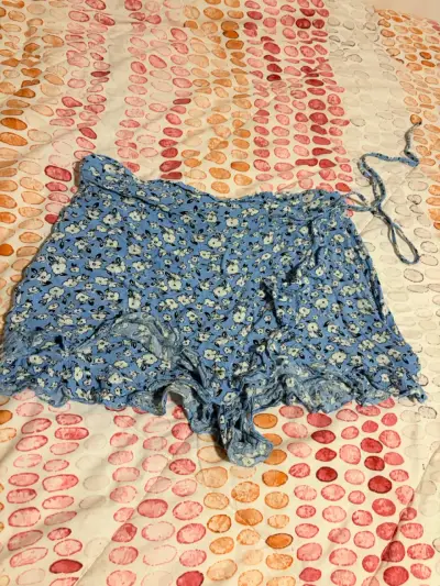 Short azul floral con cierre - miniatura 3