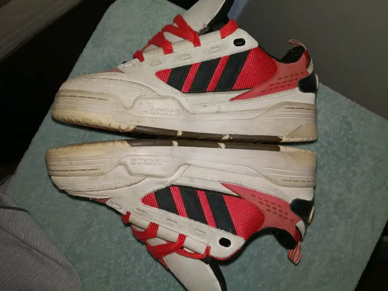 Zapatillas Adidas vintage con cordones rojos - 2