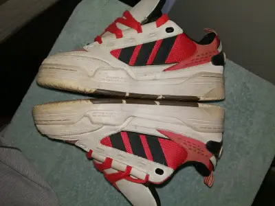 Zapatillas Adidas vintage con cordones rojos - miniatura 2