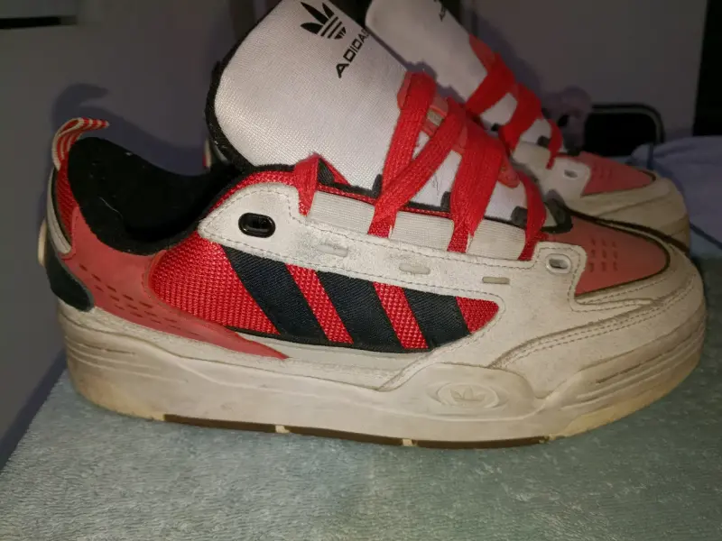 Zapatillas Adidas vintage con cordones rojos - 4