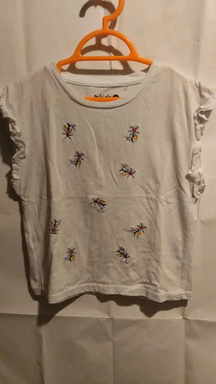Polera blanca algodo con bordado floral para niña