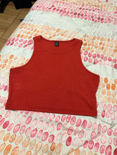 Top corto rojo sin mangas para mujer - miniatura 1