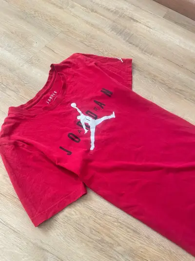Polera roja Jordan - miniatura 1