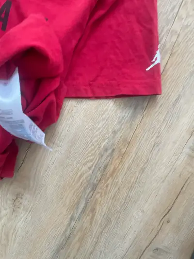 Polera roja Jordan - miniatura 2