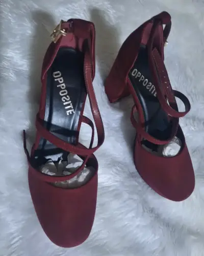 Zapatos de tacón alto Rojos  con correas - miniatura 2